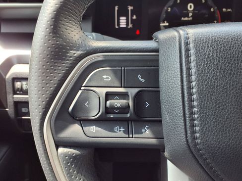 Used 2025 Toyota 4Runner SR5 RWD image 18