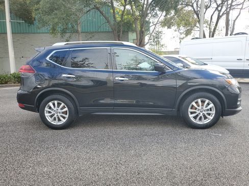 Used 2019 Nissan Rogue SV image 4