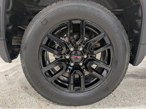 Used 2025 GMC Sierra 1500 Elevation image 11