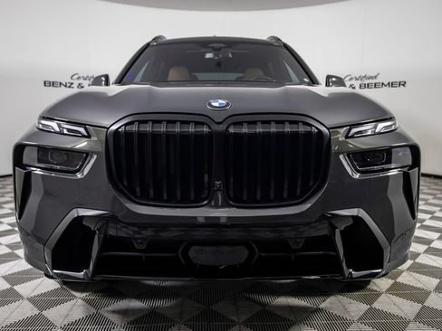 Used 2023 BMW X7 xDrive40i w/ M Sport Package AWD/4WD image 4