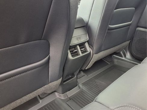 New 2026 Chevrolet Equinox LT w/ Convenience Package II FWD image 16