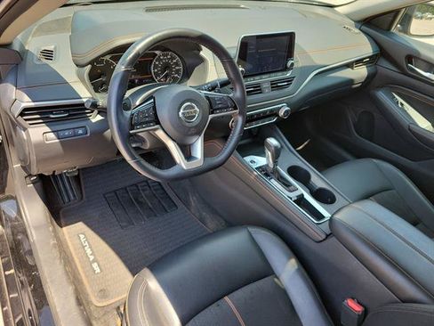 Used 2020 Nissan Altima 2.5 SR w/ Premium Package FWD image 2