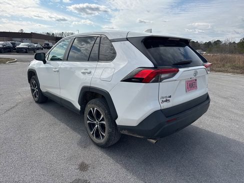 Used 2022 Toyota RAV4 LE image 7