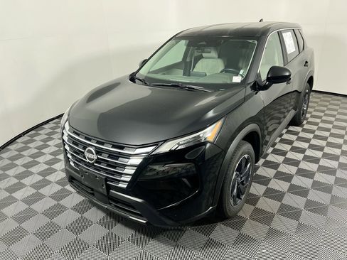 Used 2025 Nissan Rogue SV image 7