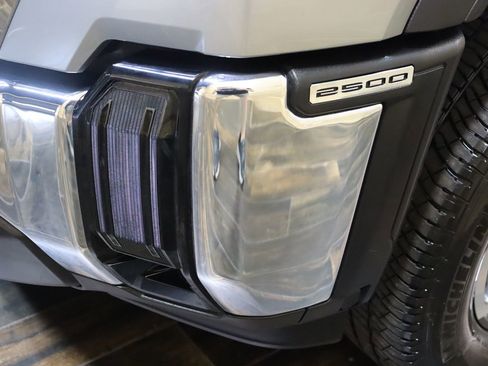 Used 2025 GMC Sierra 2500 SLT w/ SLT Convenience Package AWD/4WD image 16