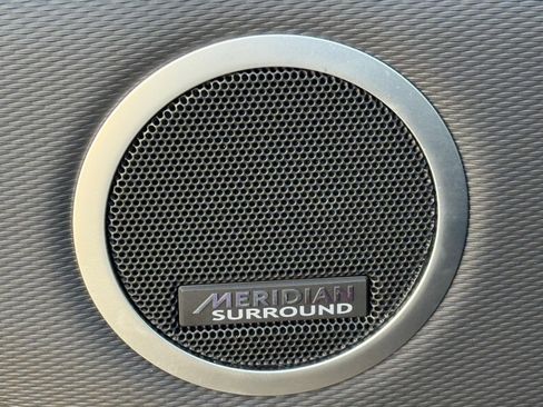 Used 2024 Land Rover Discovery Dynamic SE image 11