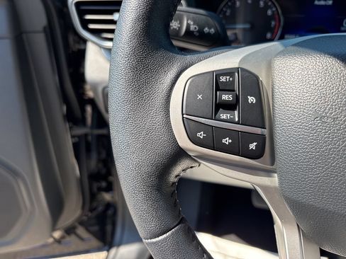 Used 2023 Ford Explorer XLT w/ Equipment Group 202A AWD/4WD image 20