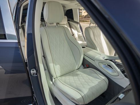 Used 2024 Mercedes-Benz Maybach GLS 600 4MATIC image 36