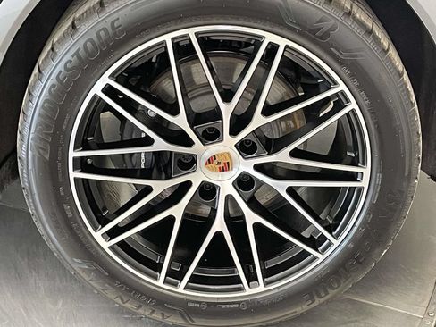 Certified 2025 Porsche Cayenne AWD/4WD image 12