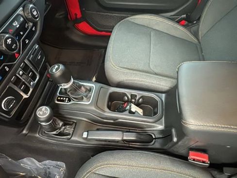 Used 2025 Jeep Wrangler Unlimited Sahara image 23