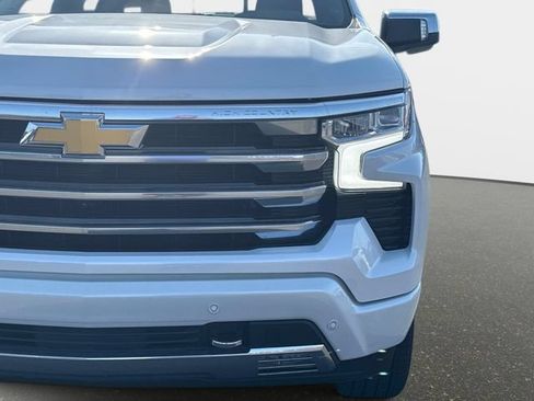 Used 2024 Chevrolet Silverado 1500 High Country AWD/4WD image 9