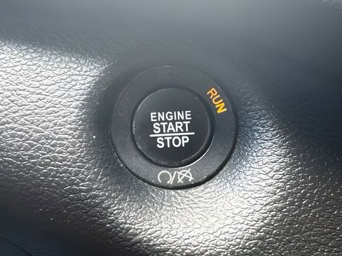 Used 2018 Jeep Cherokee Trailhawk w/ Cold Weather Group AWD/4WD image 19