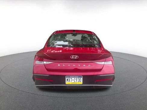 Used 2025 Hyundai Elantra SEL FWD image 12