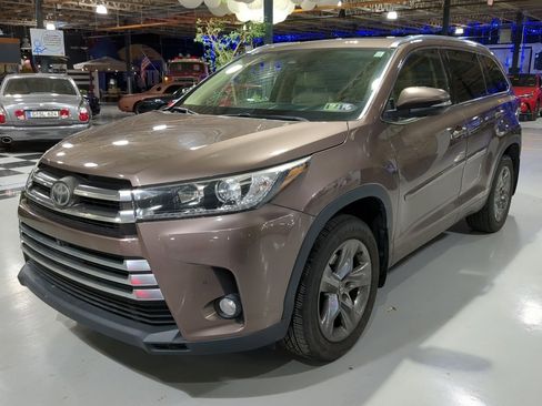 Used 2017 Toyota Highlander Limited Platinum w/ Protection Package #3 image 1