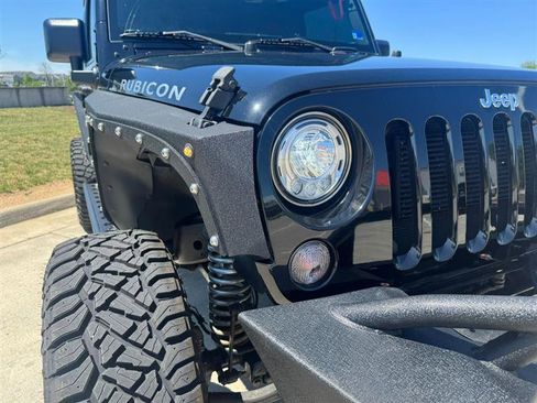Used 2018 Jeep Wrangler Unlimited Rubicon w/ Connectivity Group AWD/4WD image 20