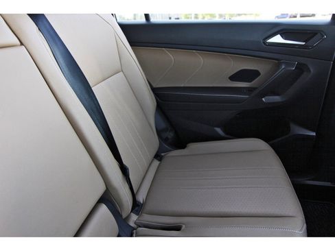 Used 2022 Volkswagen Tiguan SE FWD image 15