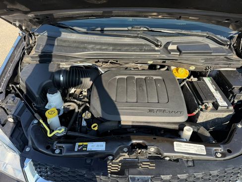 Used 2019 Dodge Grand Caravan SE w/ UConnect Hands-Free Group FWD image 24