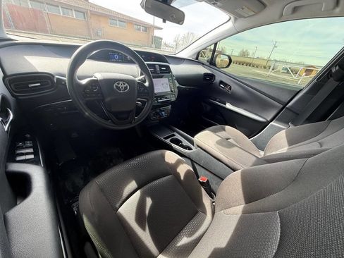 Used 2022 Toyota Prius LE FWD image 9