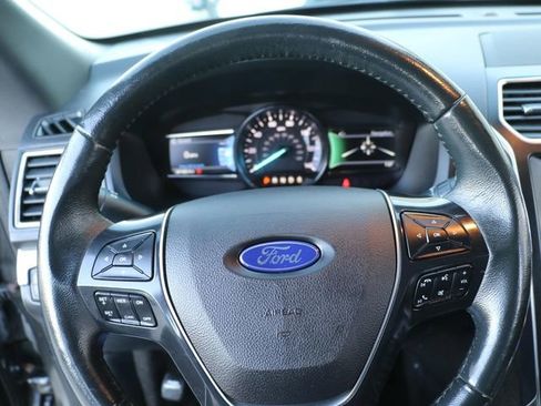 Used 2018 Ford Explorer Limited AWD/4WD image 25