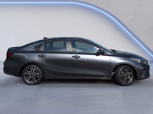 Used 2024 Kia Forte LXS FWD image 3