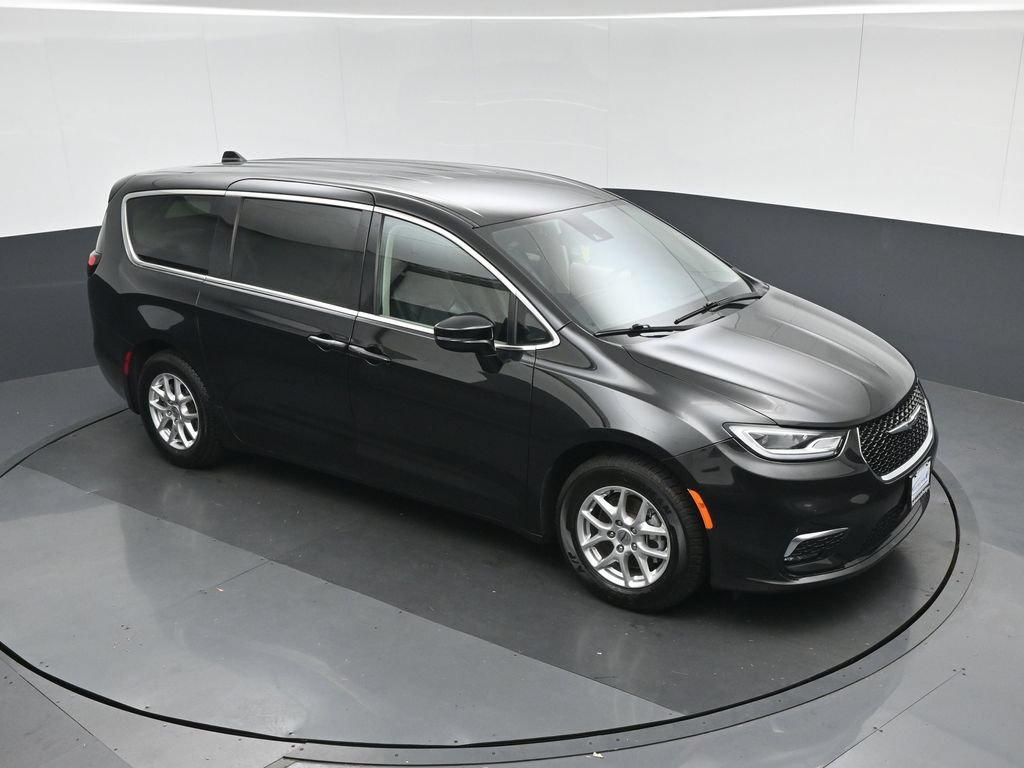 Used 2024 Chrysler Pacifica Touring-L FWD image 74