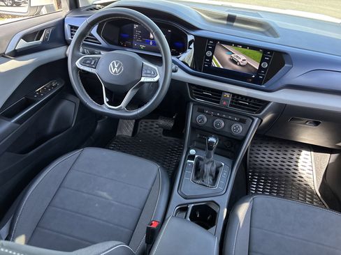 Used 2022 Volkswagen Taos SE FWD image 12