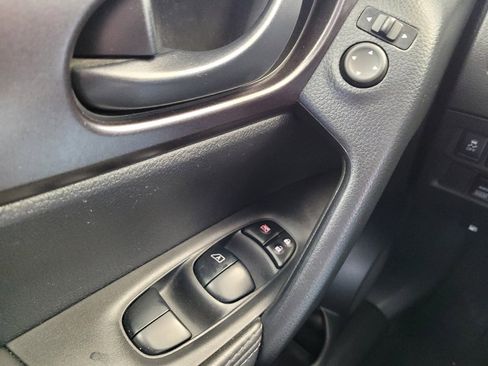 Used 2020 Nissan Rogue Sport S image 27