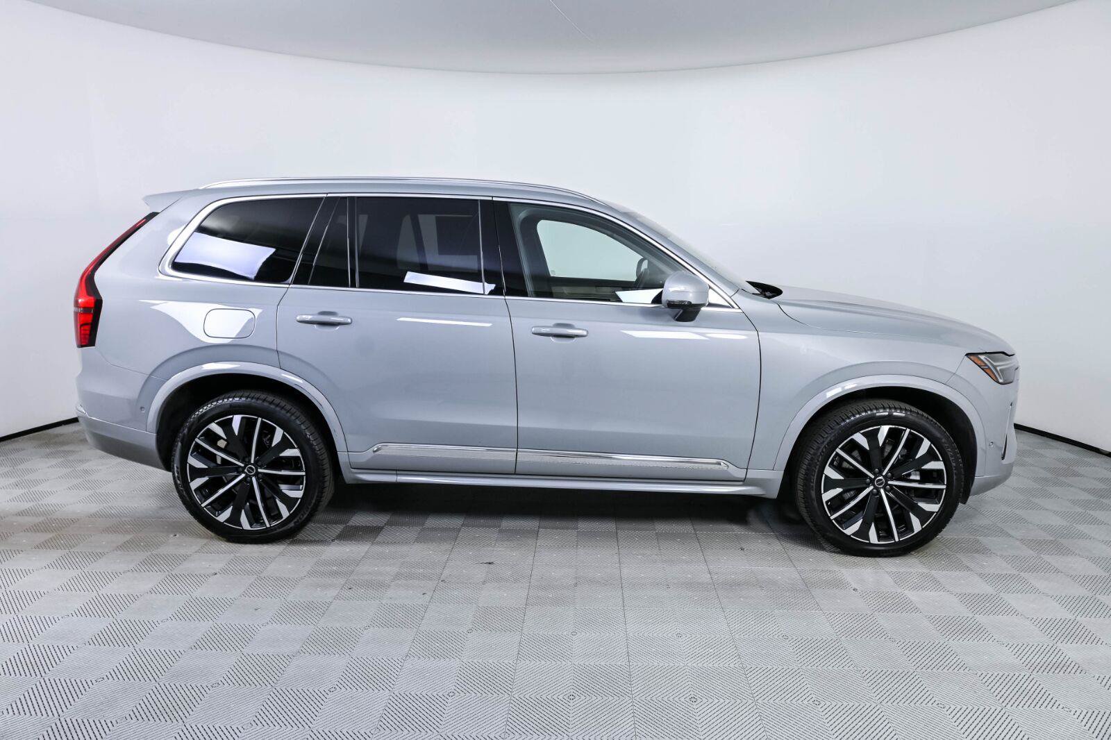 Certified 2026 Volvo XC90 B6 Plus AWD/4WD image 28