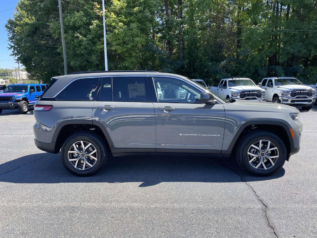 New 2027 Jeep Grand Cherokee 4WD image 9