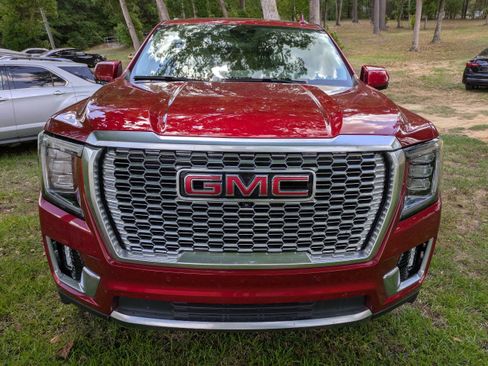 Used 2024 GMC Yukon Denali w/ Advanced Technology Package AWD/4WD image 2