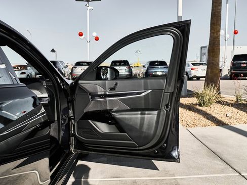 Used 2024 BMW 740i w/ Premium Package RWD image 9