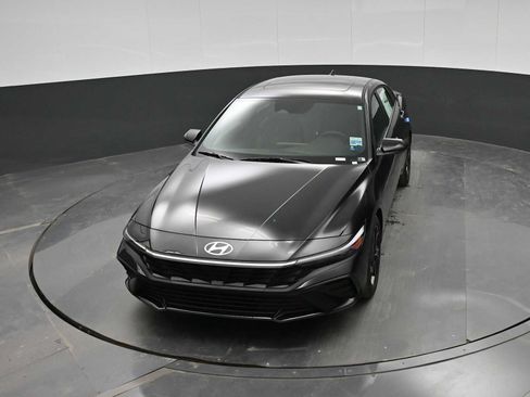 New 2026 Hyundai Elantra SEL Sport FWD image 29