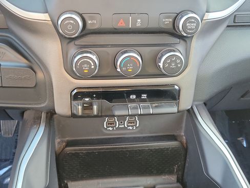 Used 2020 RAM 3500 Big Horn w/ Level 1 Equipment Group AWD/4WD image 23