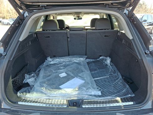 Used 2025 Audi Q5 Premium w/ Convenience Package image 31