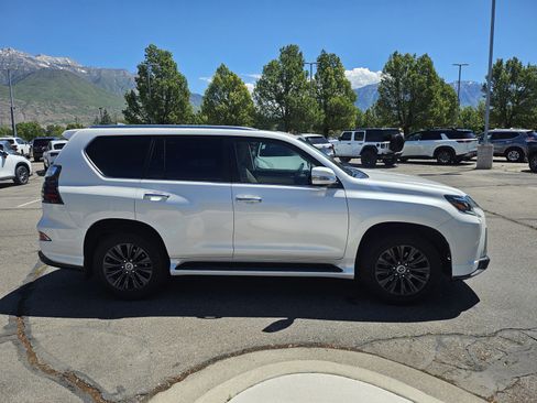 Used 2023 Lexus GX 460 Luxury w/ Sport Design Package AWD/4WD image 4