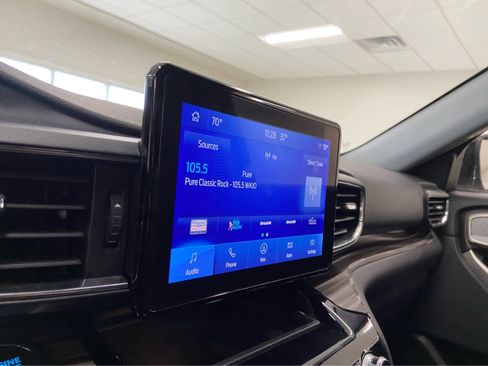 Used 2023 Ford Explorer Limited w/ Equipment Group 301A image 29