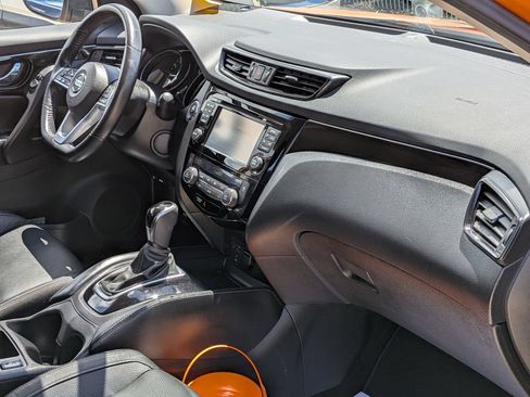 Certified 2017 Nissan Rogue Sport SL AWD/4WD image 36