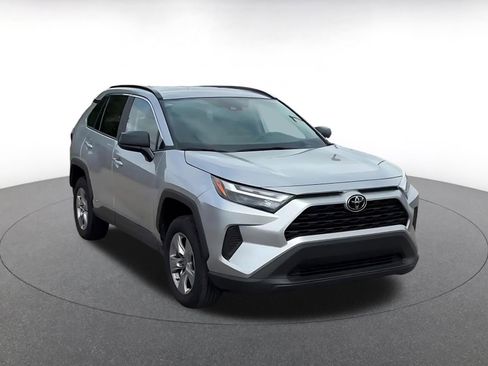 Used 2025 Toyota RAV4 LE AWD/4WD image 3
