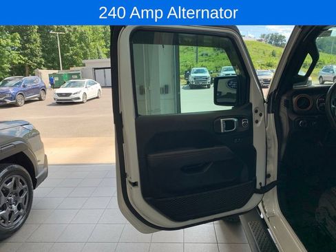 Used 2023 Jeep Gladiator Mojave w/ Trailer Tow Package AWD/4WD image 13