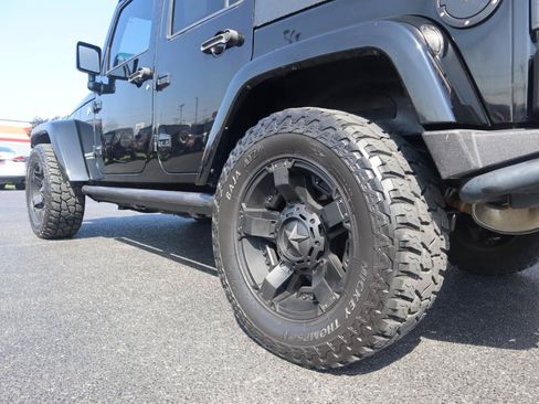 Used 2015 Jeep Wrangler Unlimited Sahara w/ Connectivity Group AWD/4WD image 24