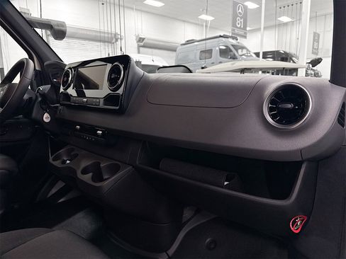 Used 2025 Mercedes-Benz Sprinter 2500 image 27