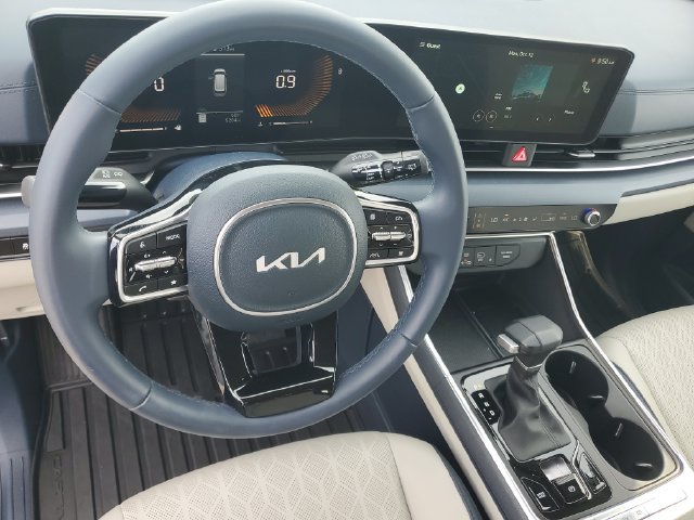 Certified 2026 Kia Carnival EX FWD image 18