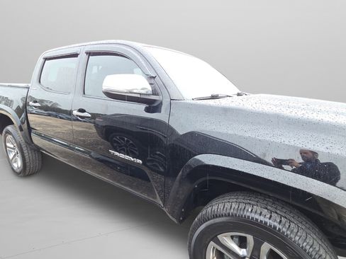Used 2016 Toyota Tacoma Limited image 25