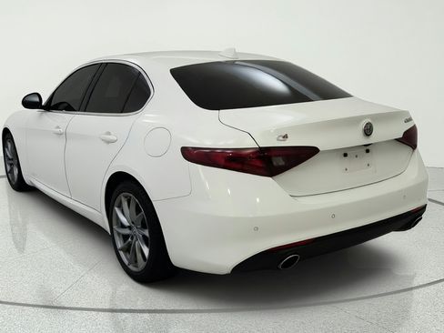 Used 2017 Alfa Romeo Giulia Ti w/ TI Leather Package AWD/4WD image 5