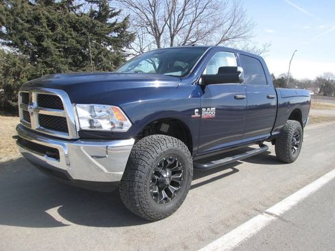 Used 2017 RAM 2500 Tradesman w/ Chrome Appearance Group AWD/4WD image 3