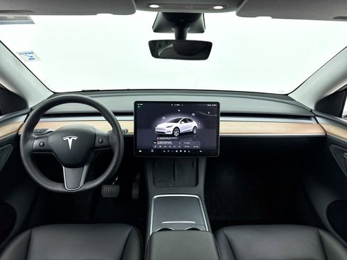 Used 2023 Tesla Model Y Long Range image 17