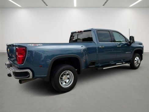 Used 2025 Chevrolet Silverado 3500 LTZ w/ LTZ Convenience Package AWD/4WD image 4