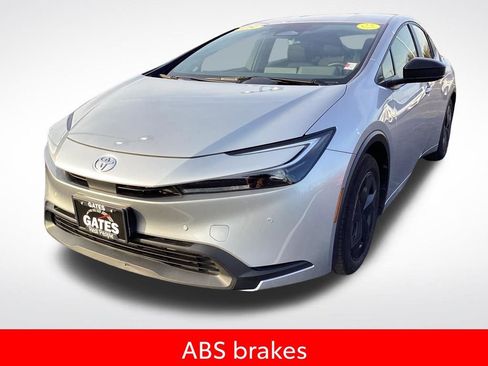 Used 2025 Toyota Prius LE image 5