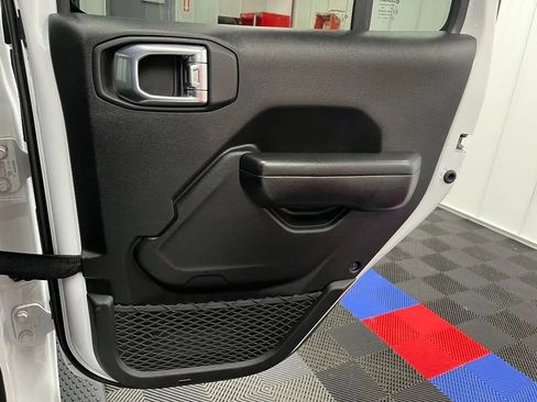 Used 2024 Jeep Wrangler Unlimited Rubicon AWD/4WD image 25