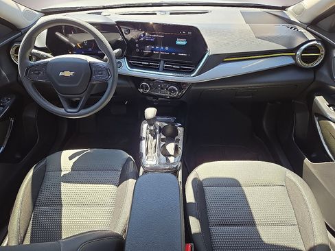 Used 2026 Chevrolet Trax LT FWD image 17